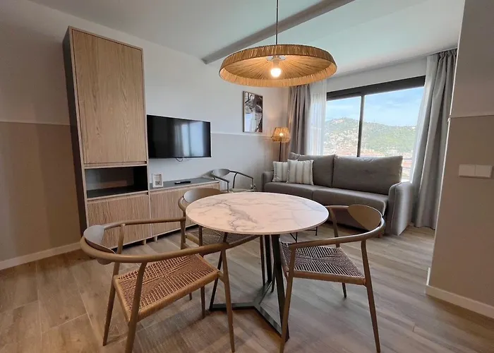 Feelathome Vil-la Romana Apartahotel 3*