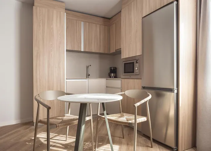 Ξενοδοχείο με διαμερίσματα Feelathome Vil-la Romana 4*