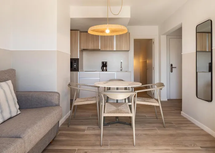 Ξενοδοχείο με διαμερίσματα Feelathome Vil-la Romana 4*